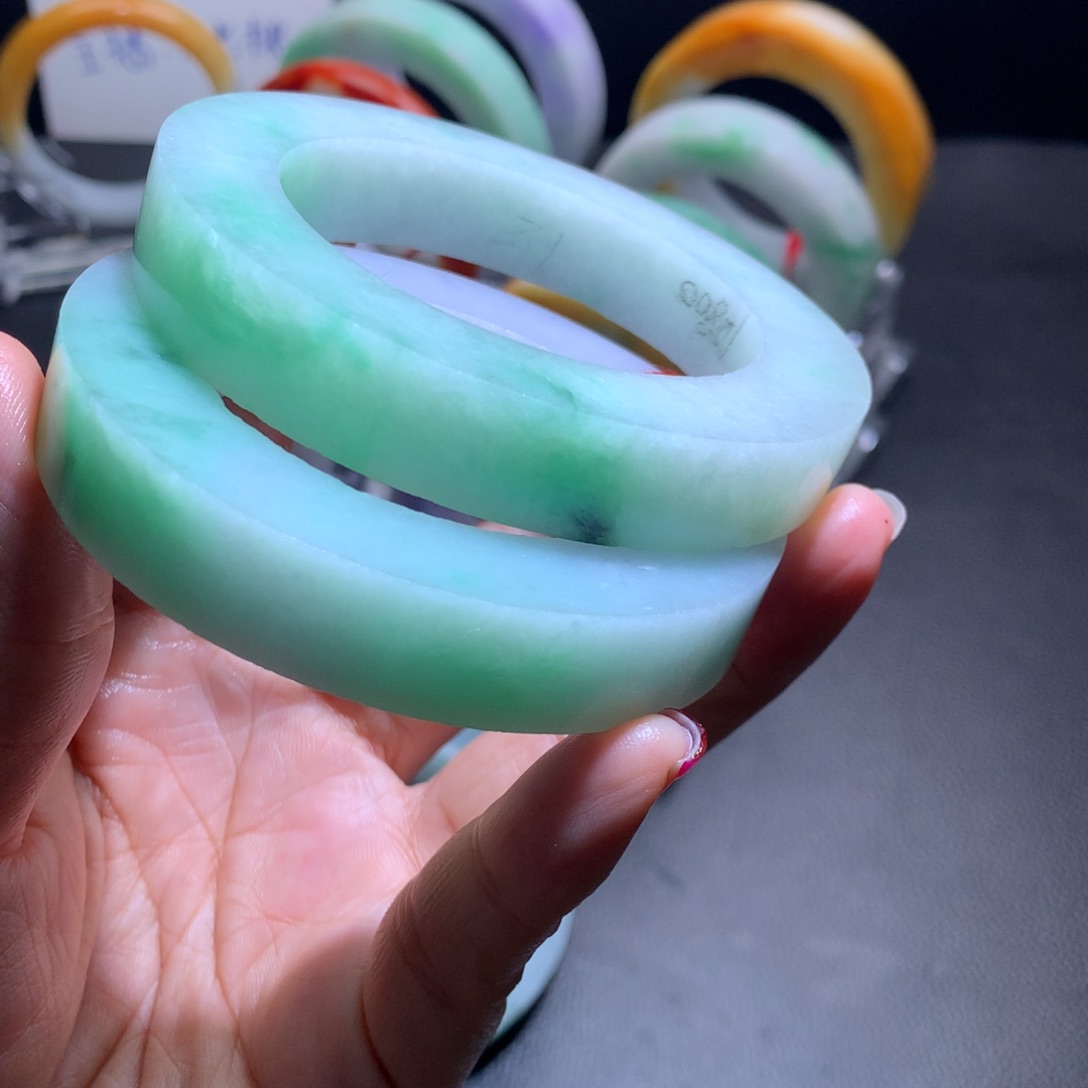 未镶嵌半山水甜绿定制翡翠