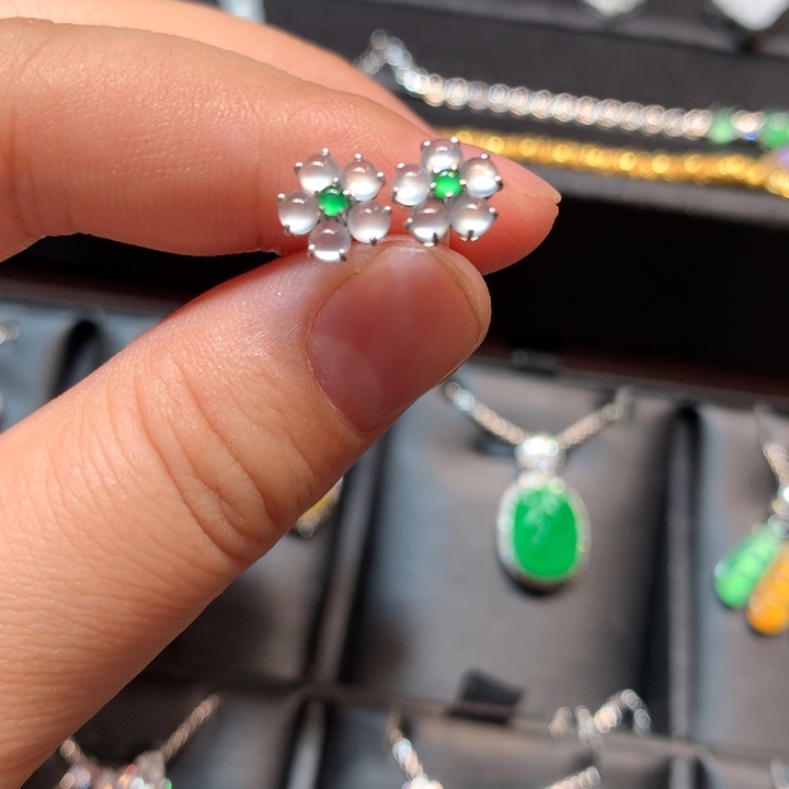 【闪购商品】18K金镶嵌翡翠耳饰翡翠