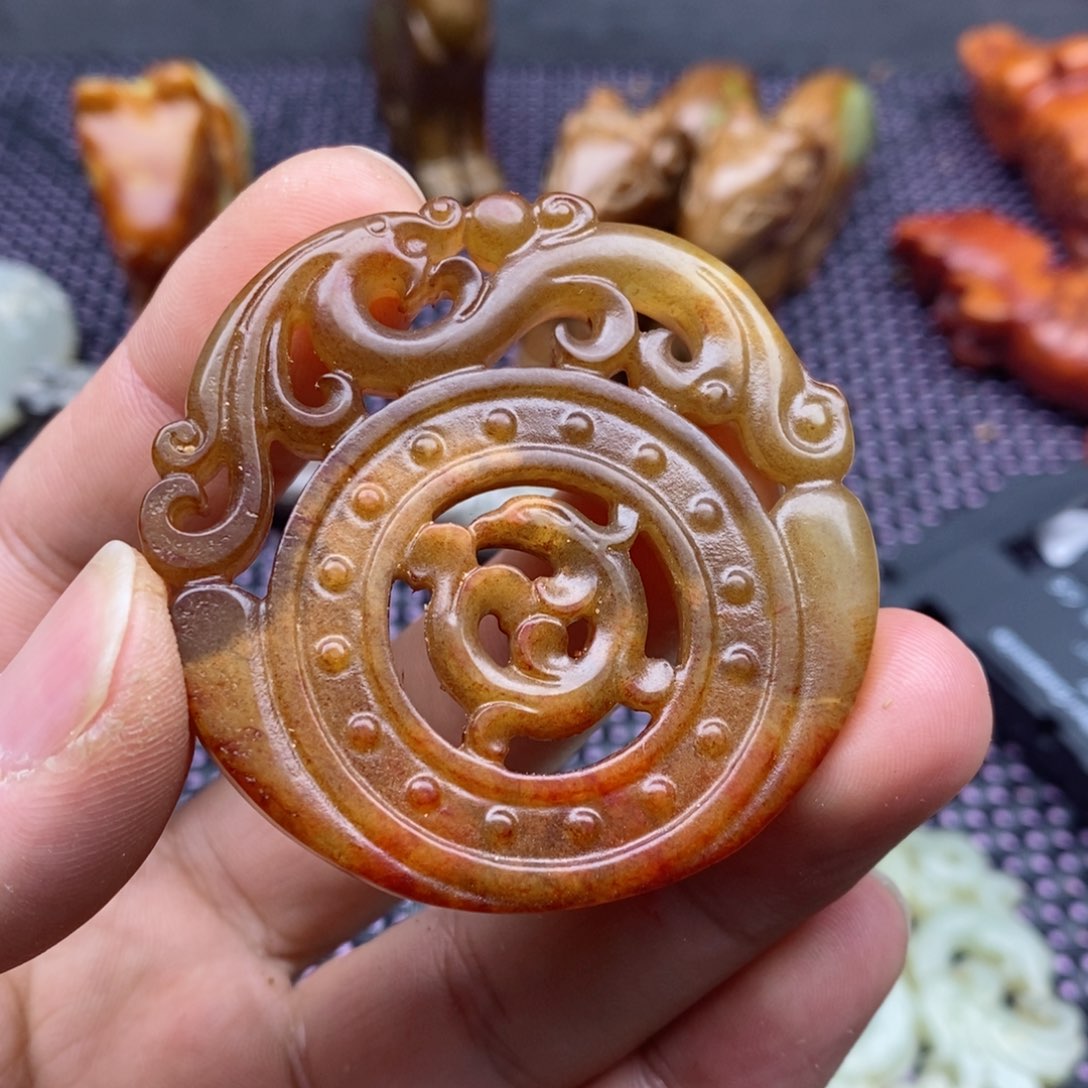 蛇纹石玉颈饰未镶嵌