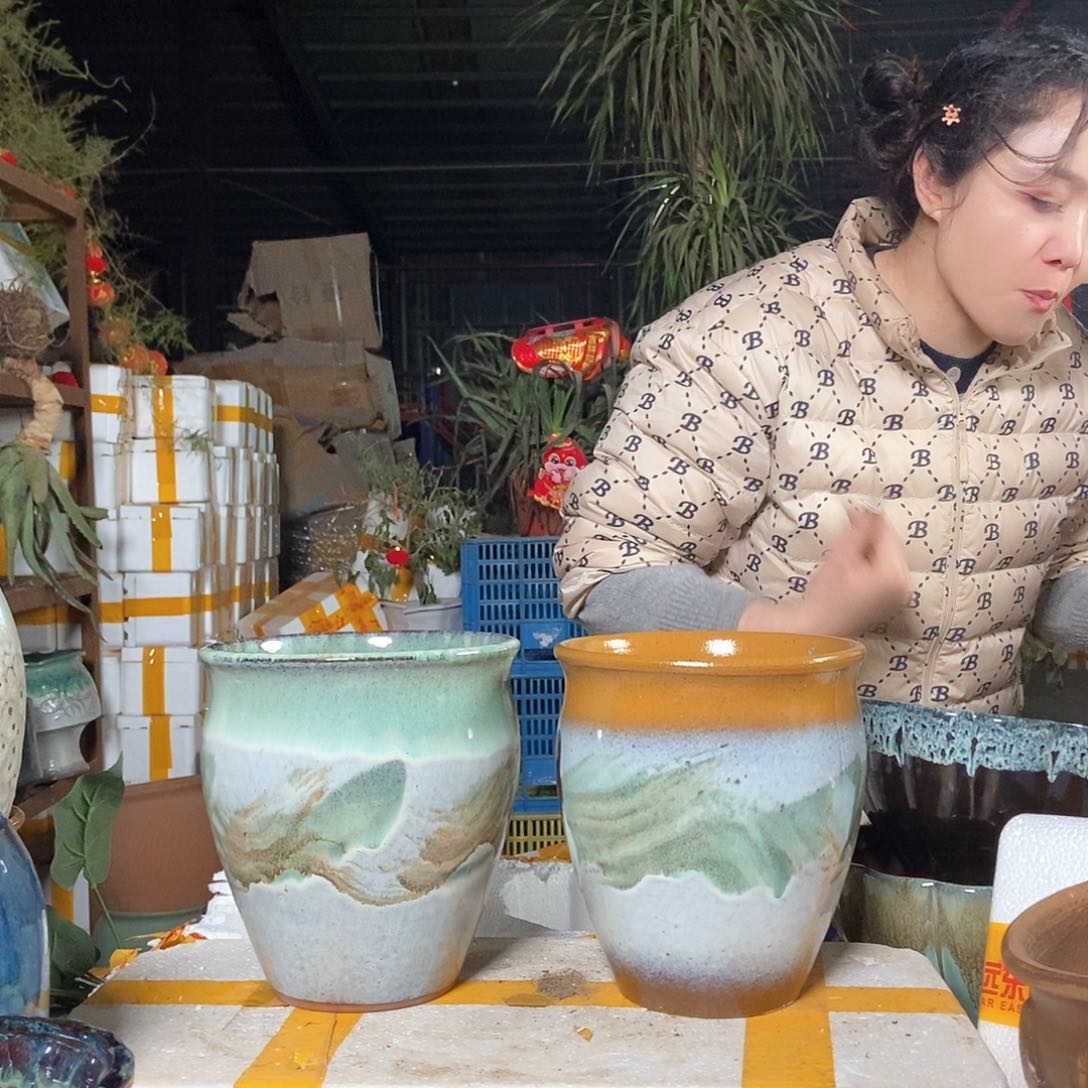 无铅玻璃花盆里栽松了