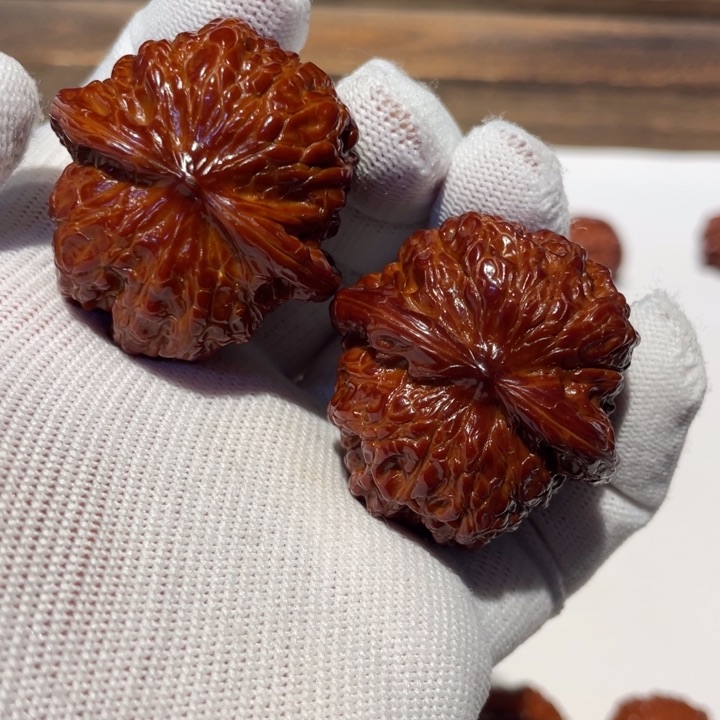 文玩核桃吊坠大****?血麒麟888.05.41