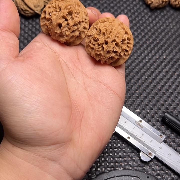 文玩核桃吊坠苹果园