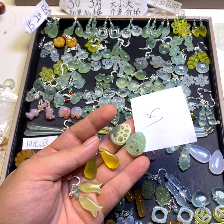 怜***玉蛇纹石玉合金耳钉