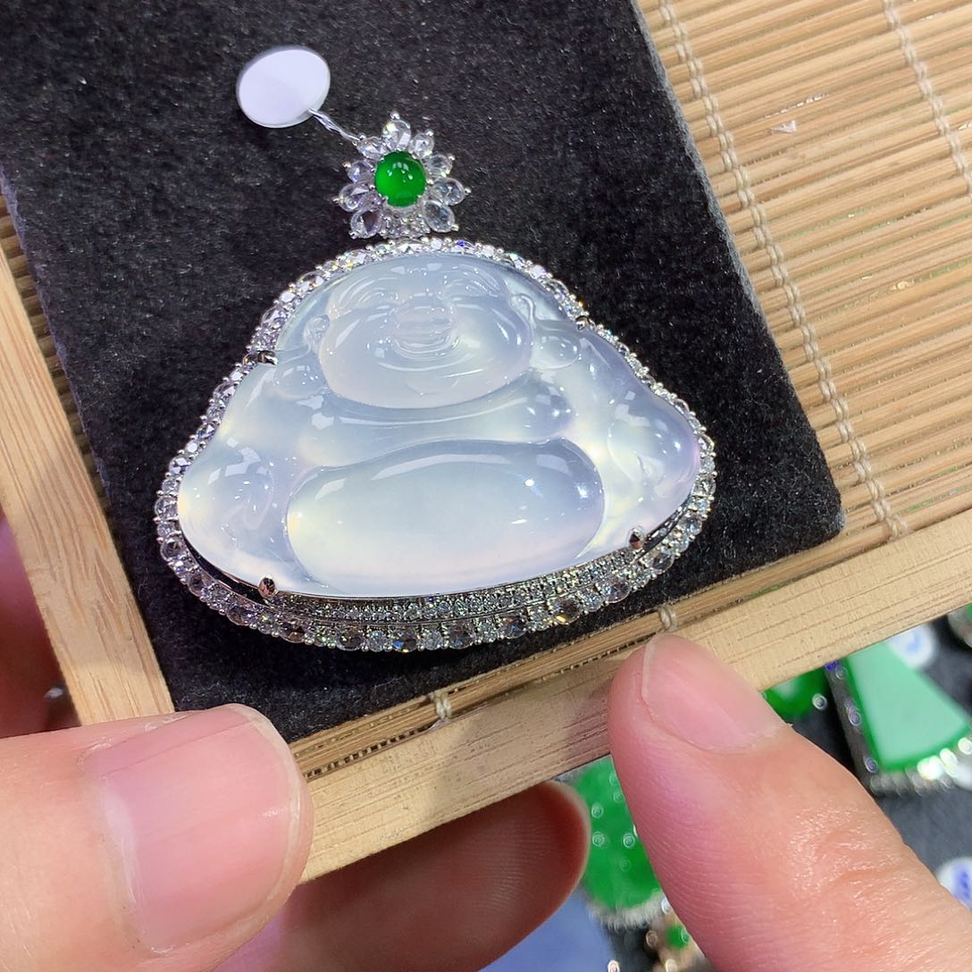 翡翠18K金镶嵌吊坠(赠链)