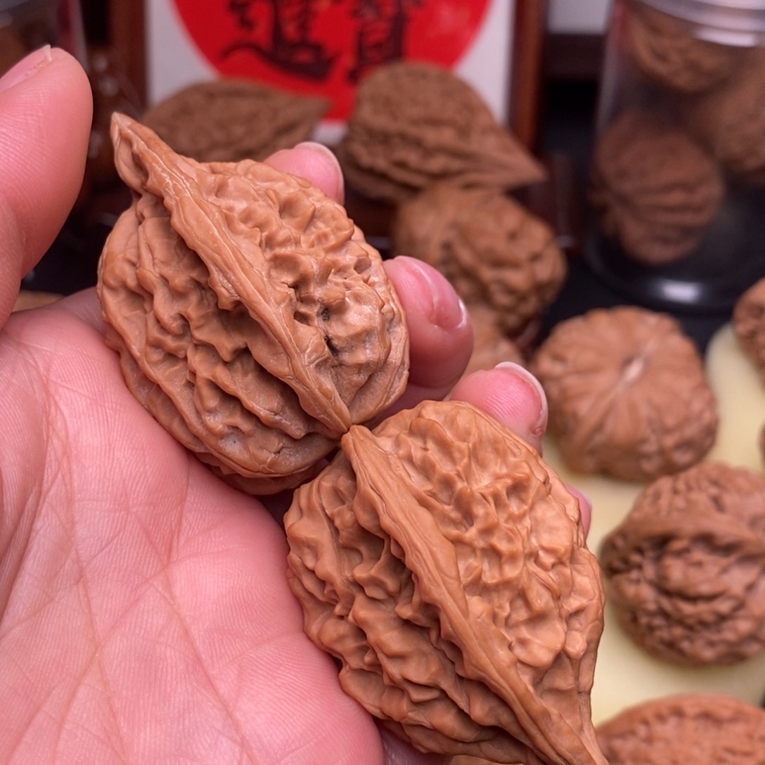 【闪购商品】洋**玉文玩核桃红鹰枪