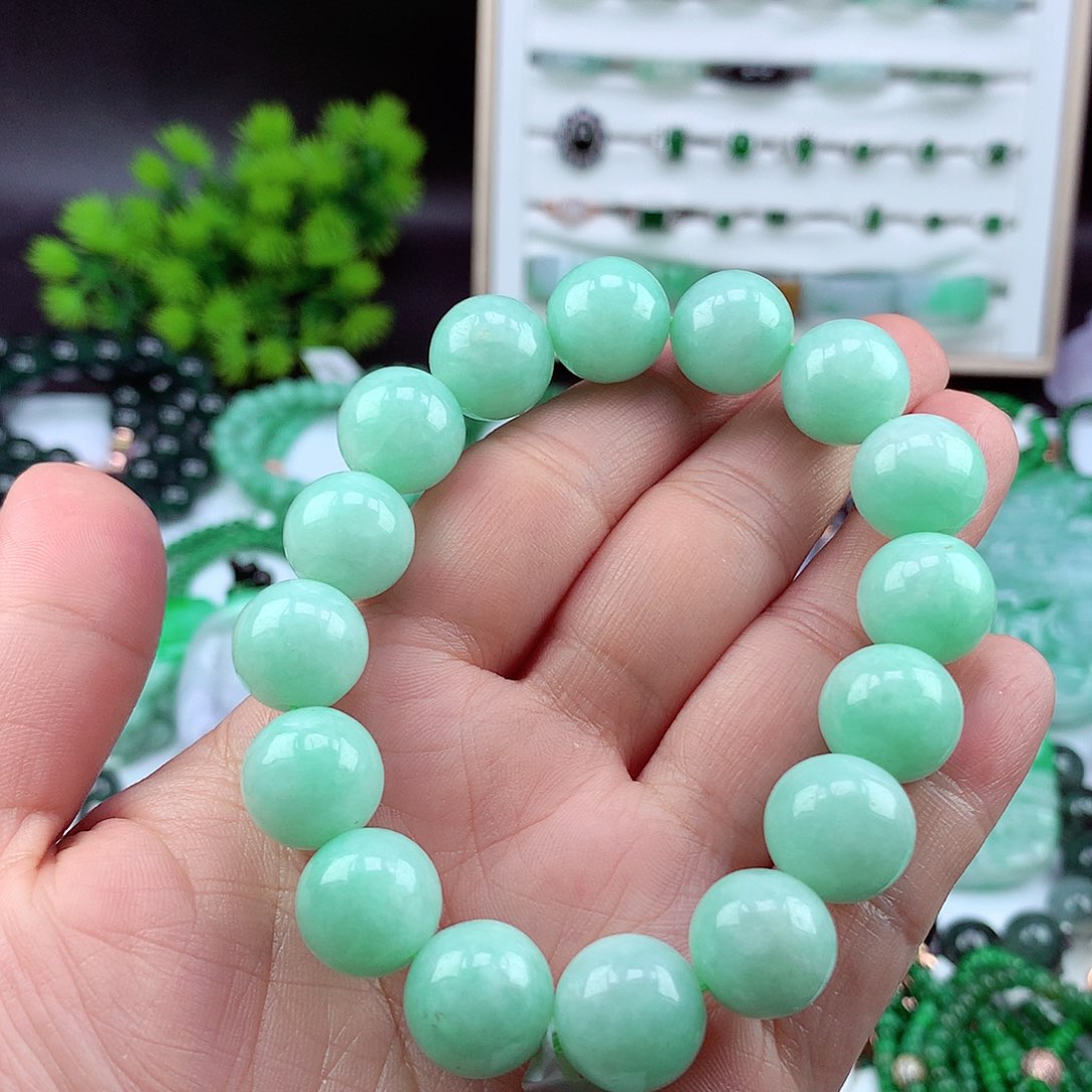 翡翠颈饰未镶嵌手串