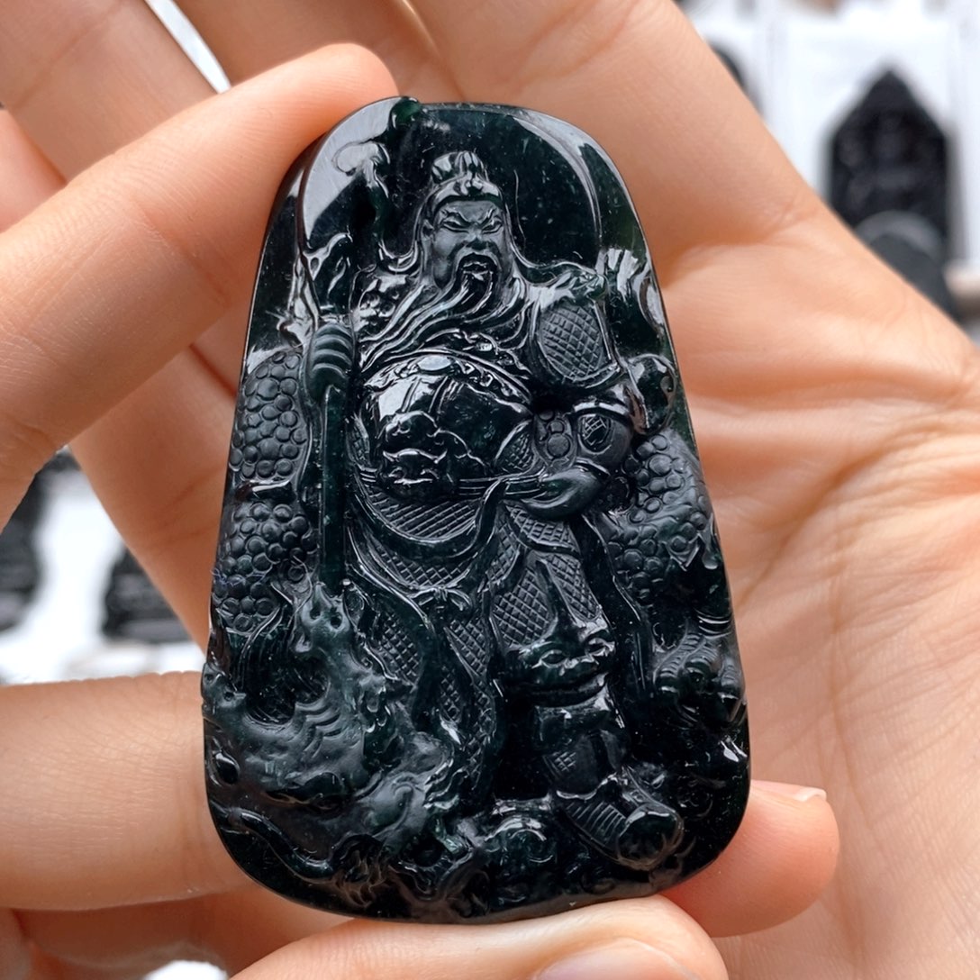 颈饰未镶嵌翡翠关公