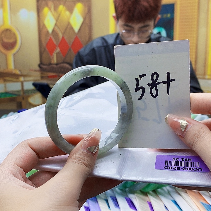 翡翠未镶嵌手镯000……