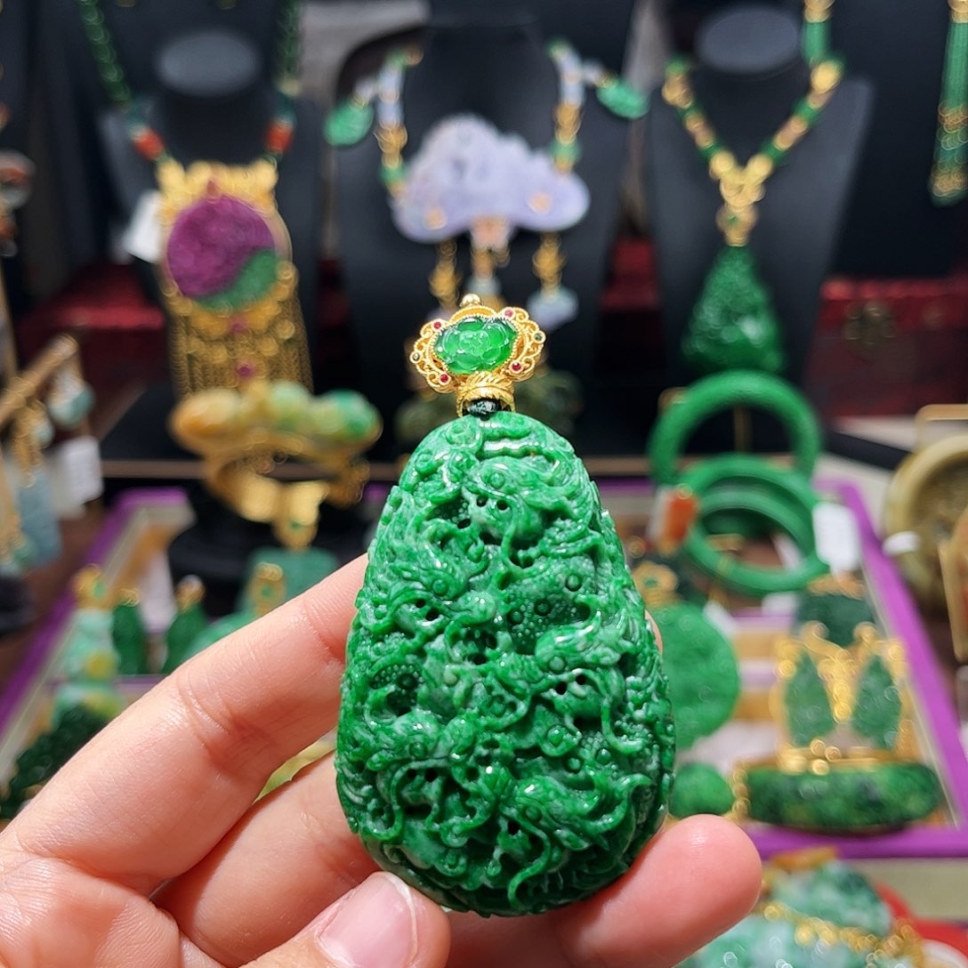 【闪购商品】翡翠吊坠(赠链)未镶嵌翡翠