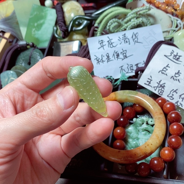 蛇纹石玉颈饰未镶嵌