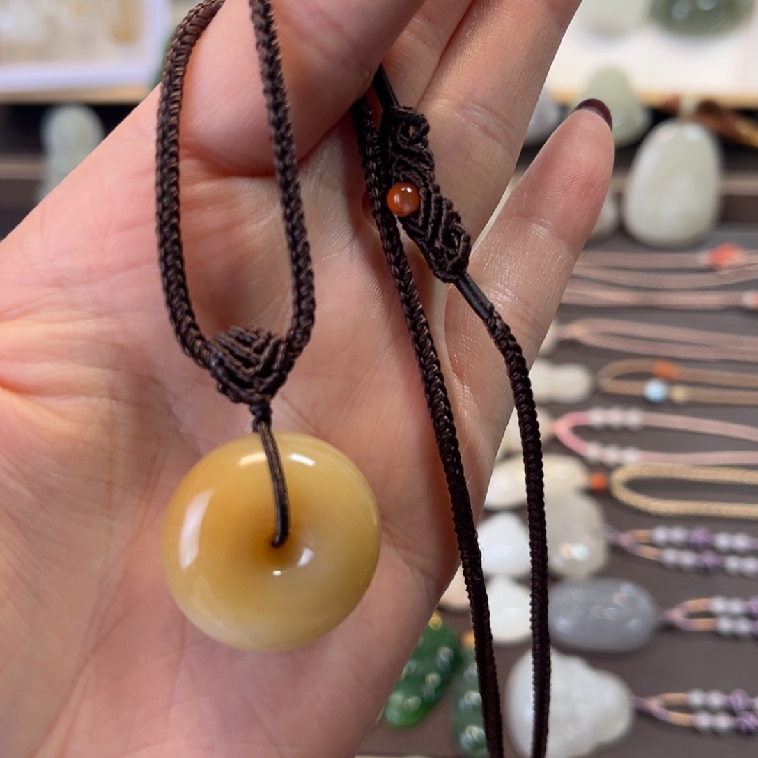 和田玉颈饰未镶嵌糖扣