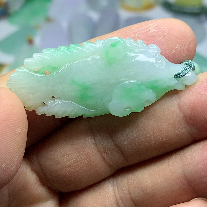 翡翠未镶嵌吊坠(赠链)