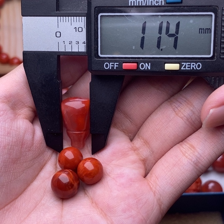 南红玛瑙配饰未镶嵌手**背小微瑕