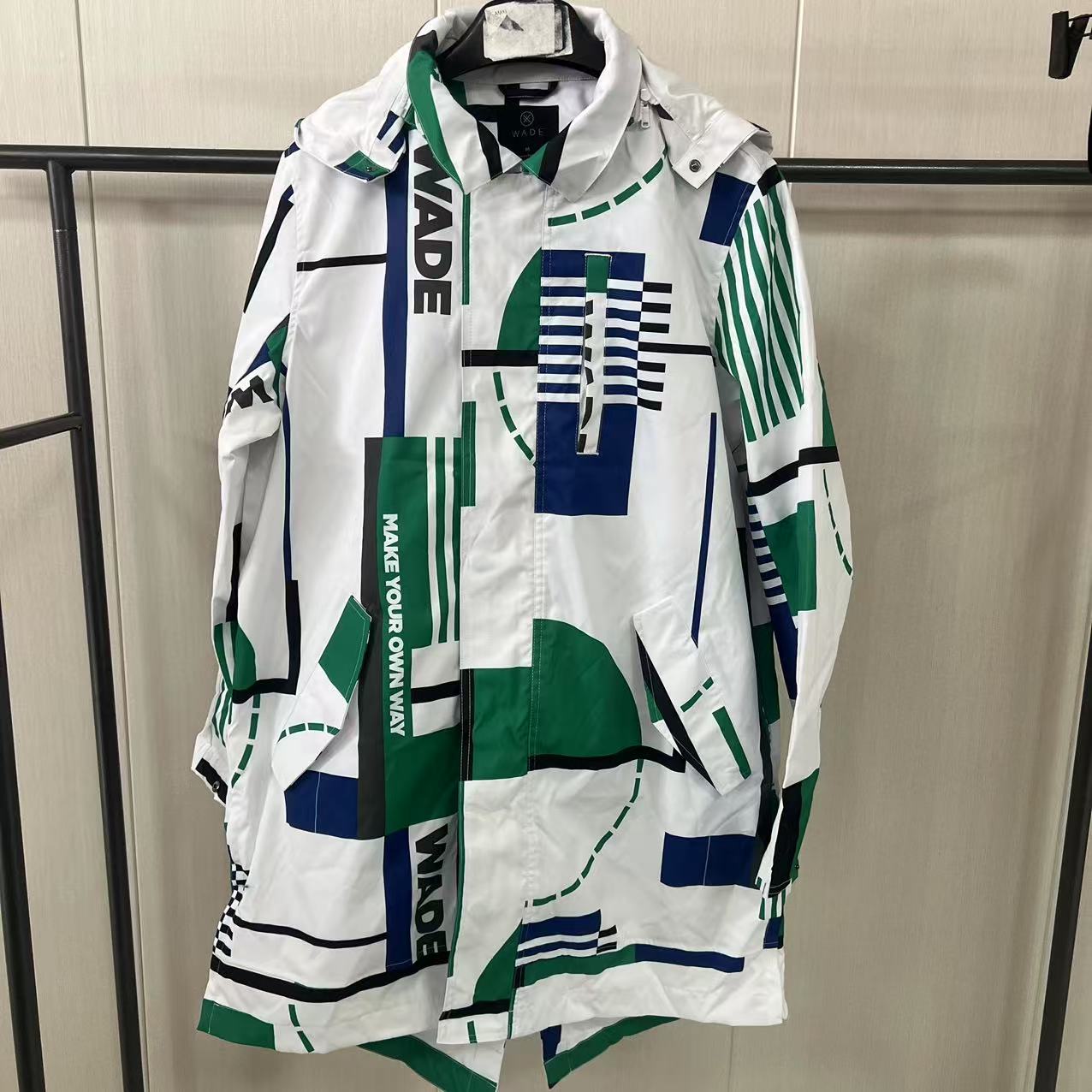 (B品以直播展示为主）李宁男子时尚透气宽松防风运动风衣AFDQ119