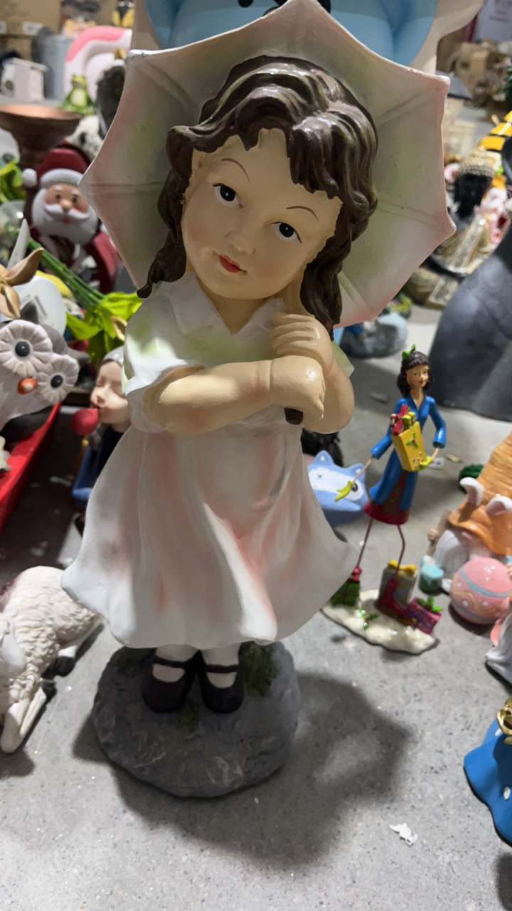 瓷创意树脂打伞女孩摆件