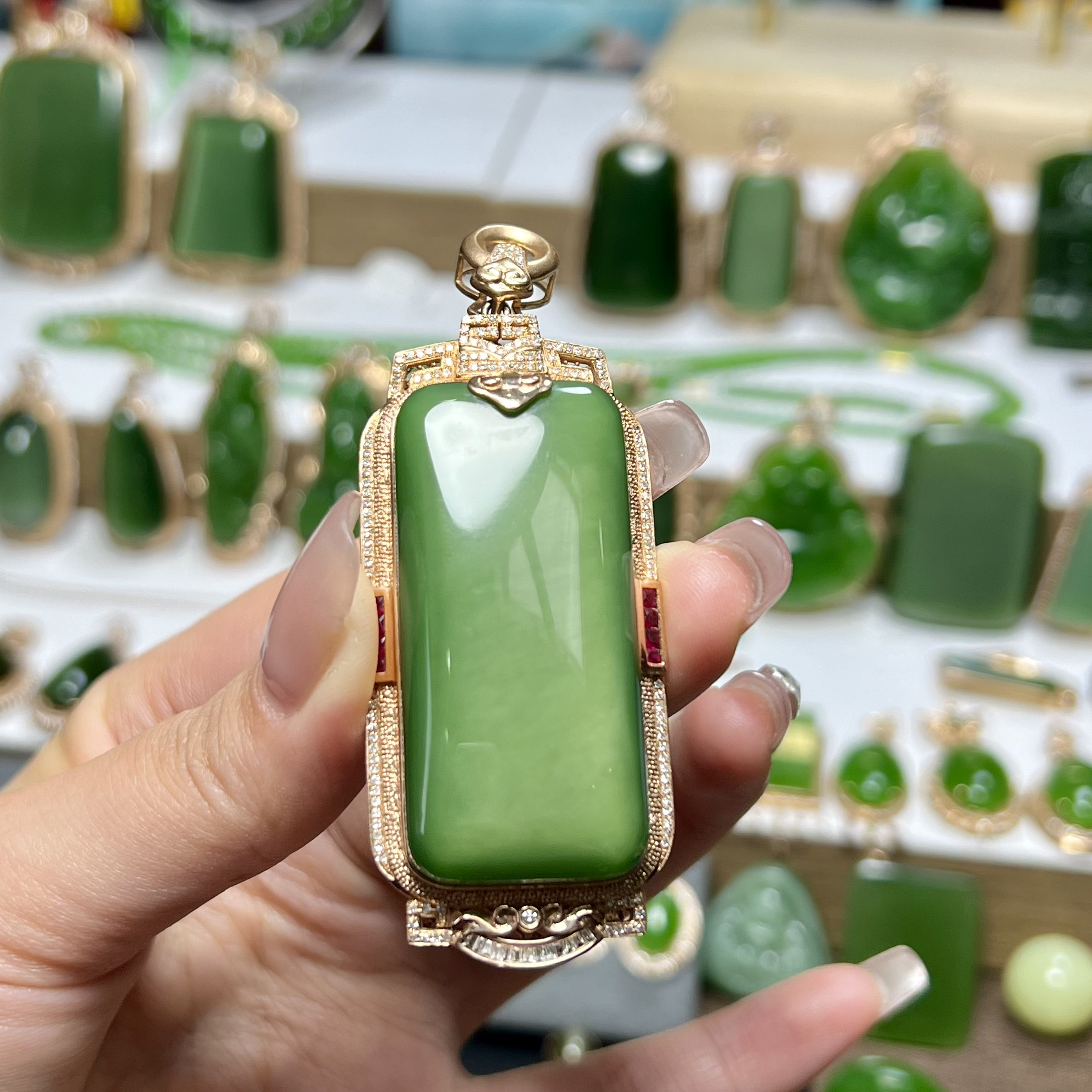 和田玉碧玉18K金猫眼无事牌