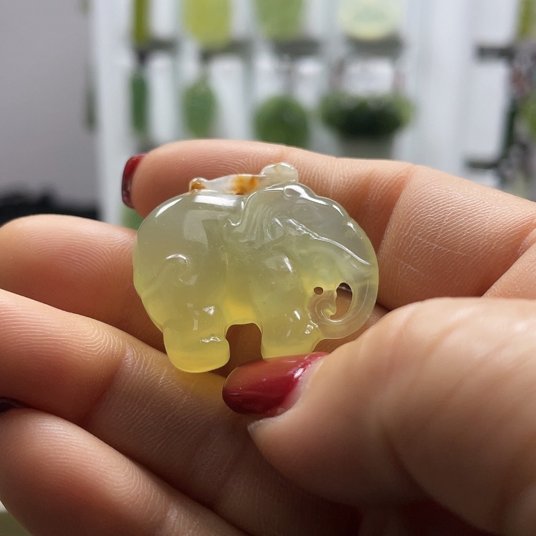 蛇纹石玉颈饰未镶嵌