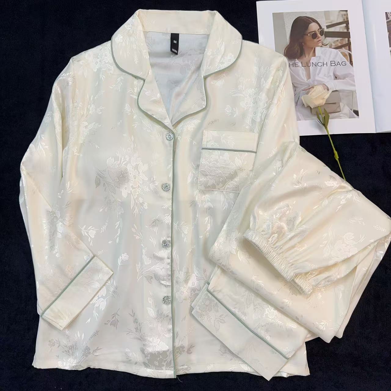 早秋长袖长裤带胸垫柔软冰丝睡衣女卡通薄款时尚家居服可外出