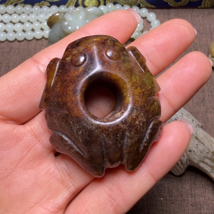 不***茶和田玉（糖玉）未镶嵌颈饰