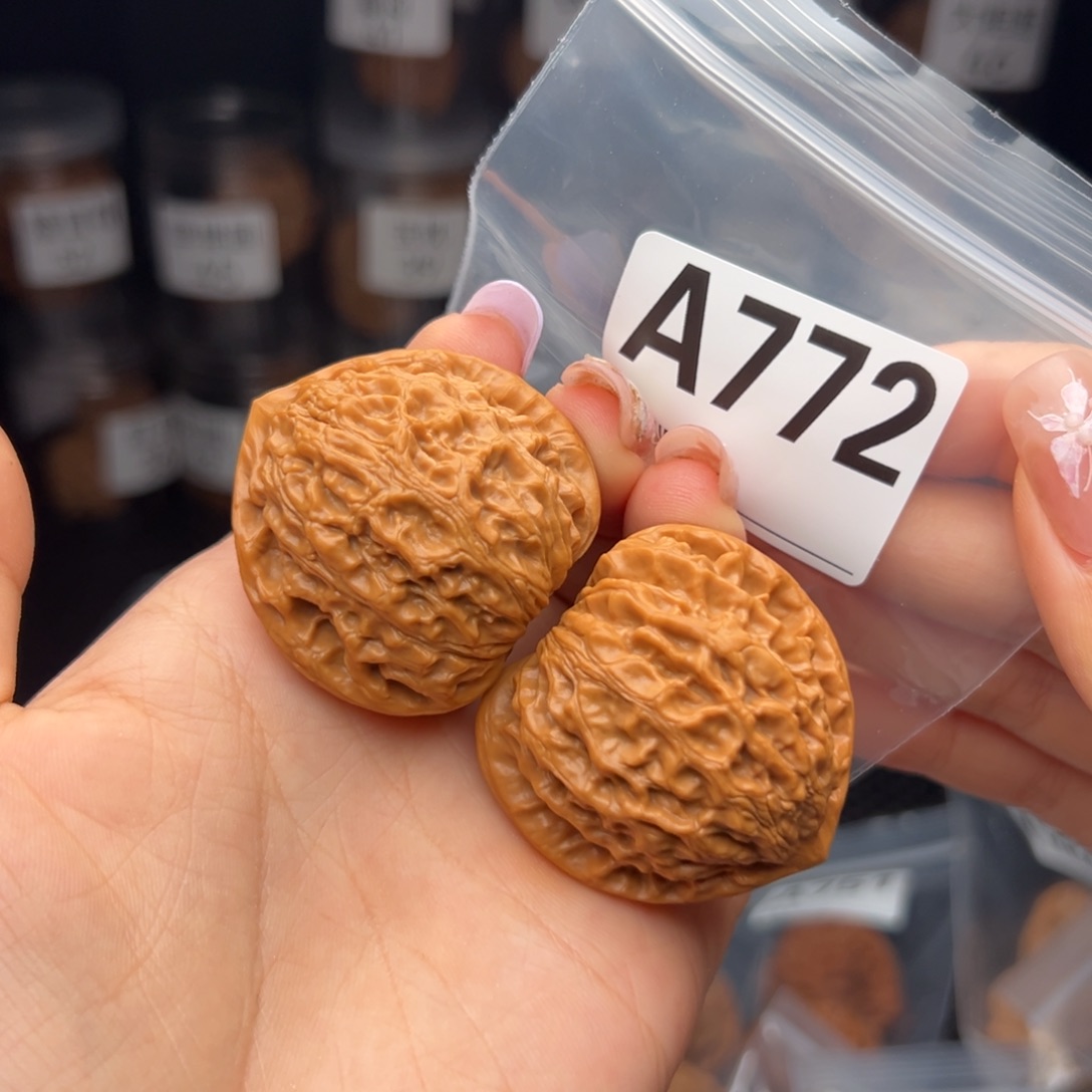文玩核桃吊坠金牛41