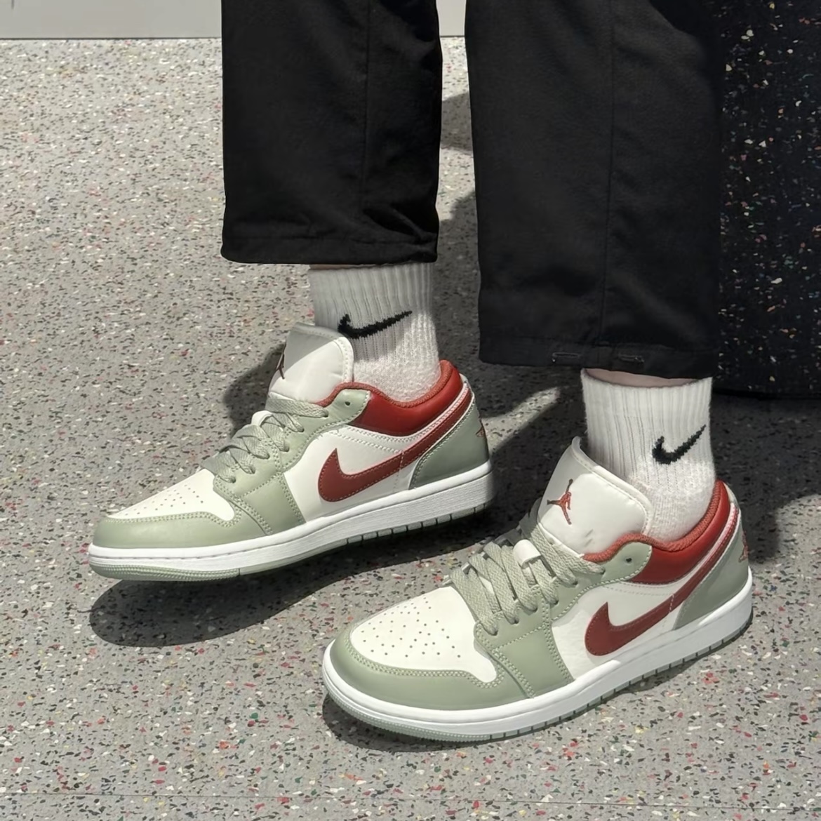 【色彩穿搭】NIKE AJ1 LOW 男款新款低帮复古休闲板鞋 553558133