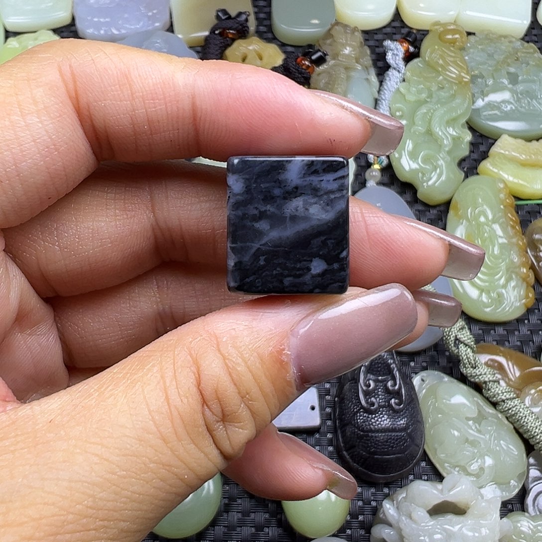 和田玉未镶嵌颈饰卡13.6