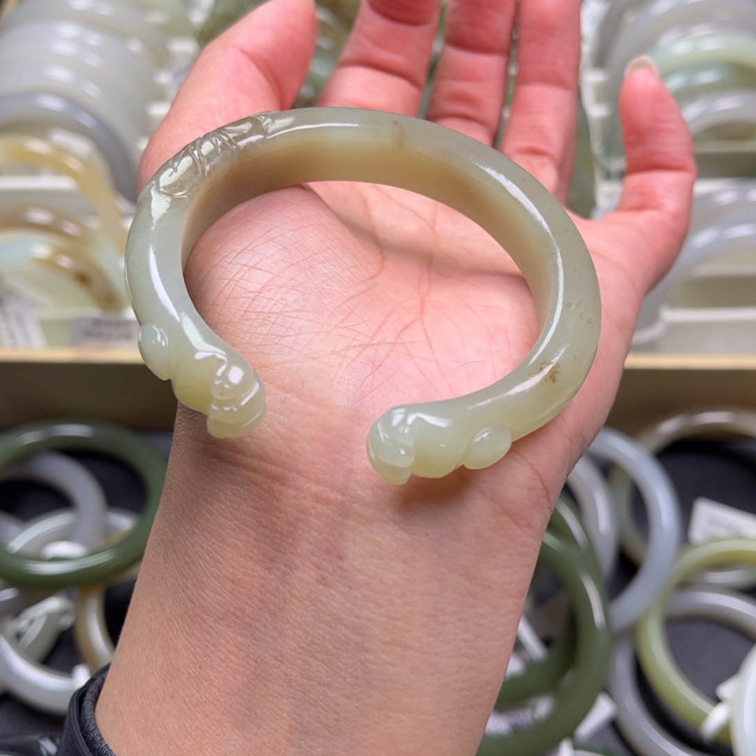 和田玉未镶嵌手镯55圈