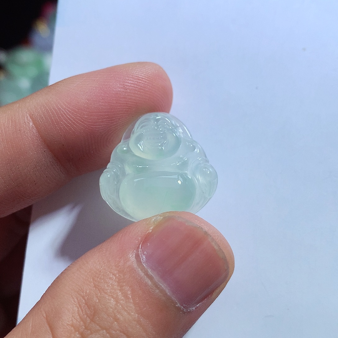 翡翠未镶嵌颈饰佛公