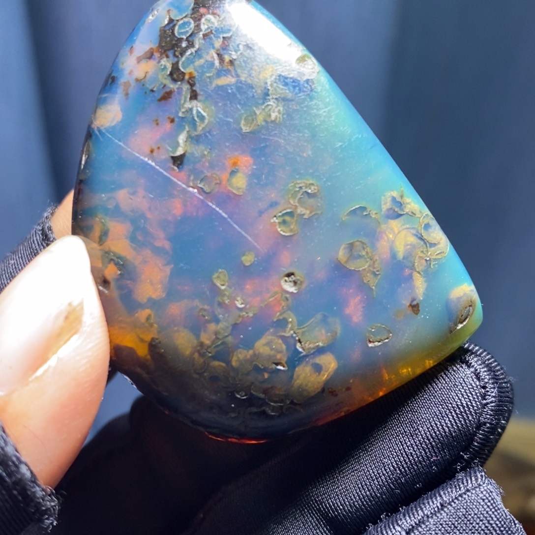 琥珀未镶嵌裸石……