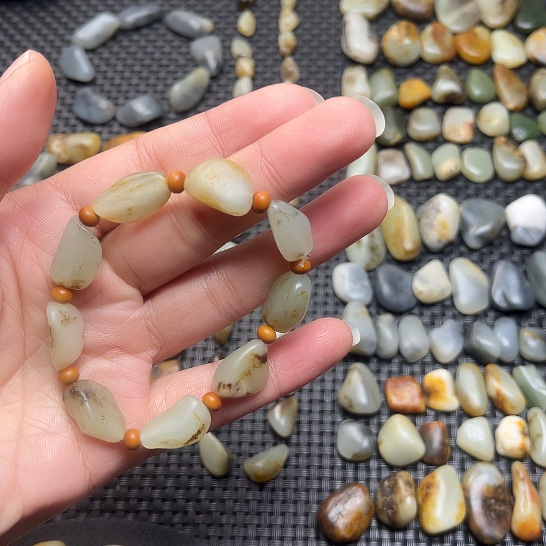 须***欢和田玉（糖玉）未镶嵌颈饰