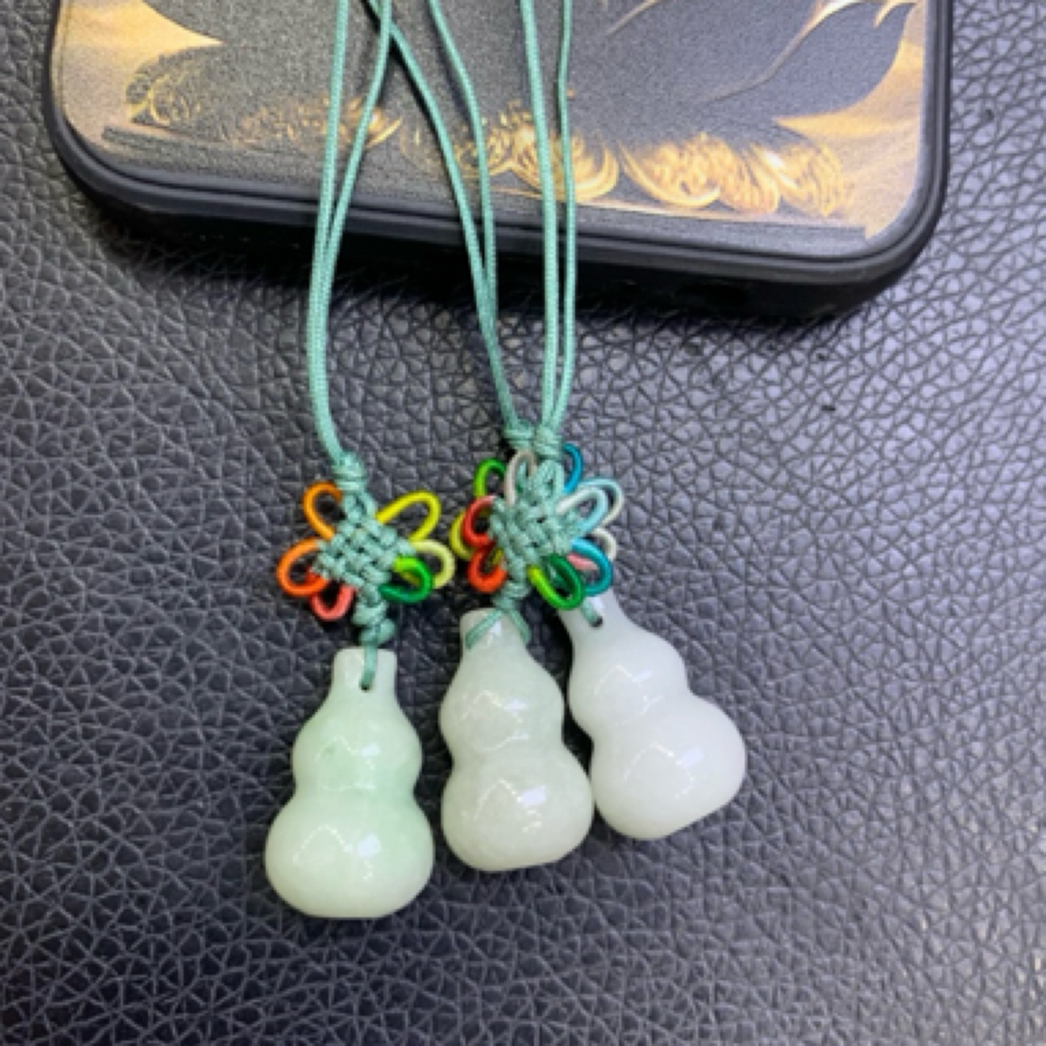 天然翡翠手机挂件随机发其中一个