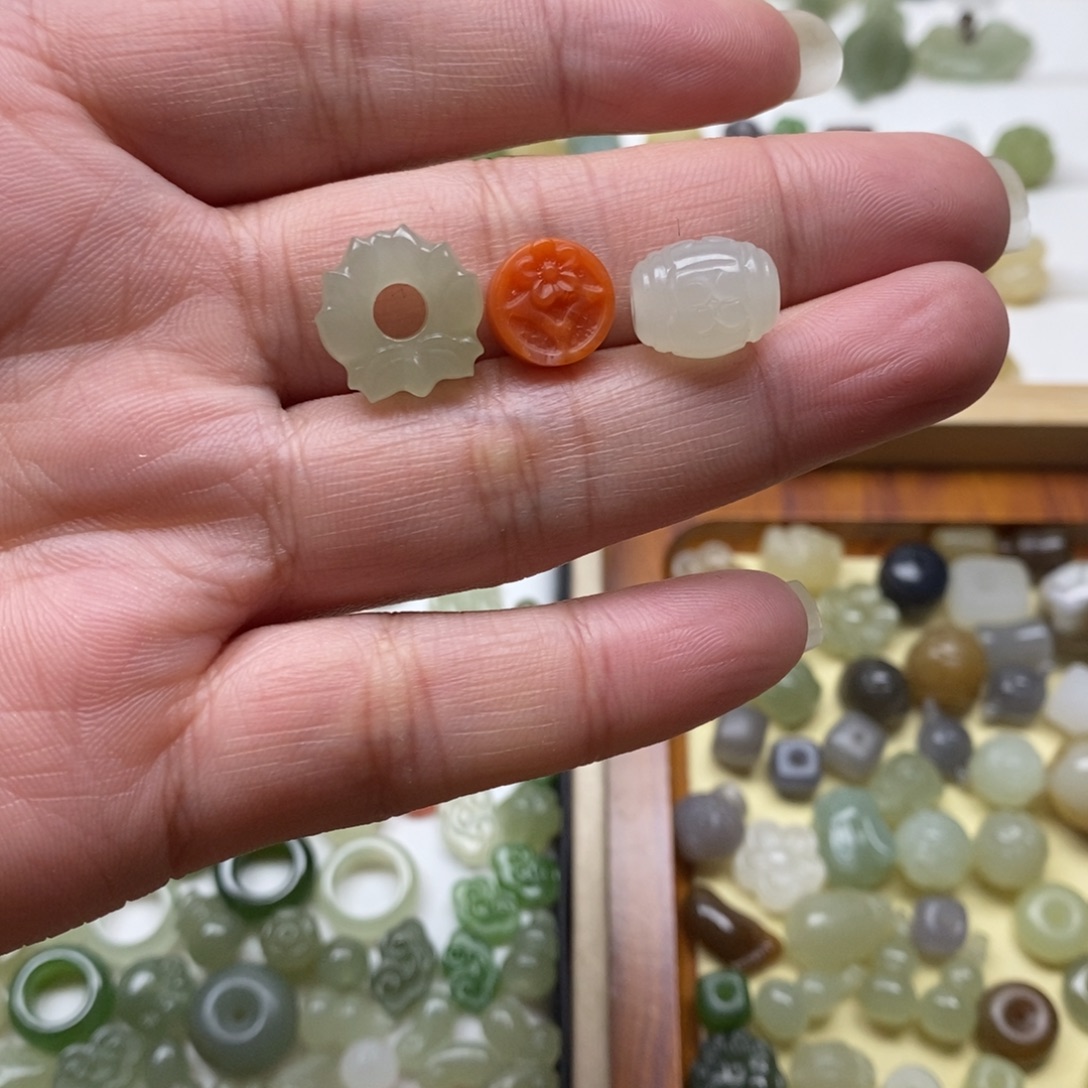 期***待和田玉未镶嵌颈饰