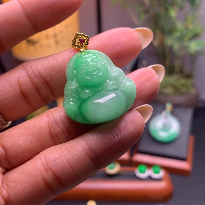 翡翠未镶嵌吊坠(赠链)