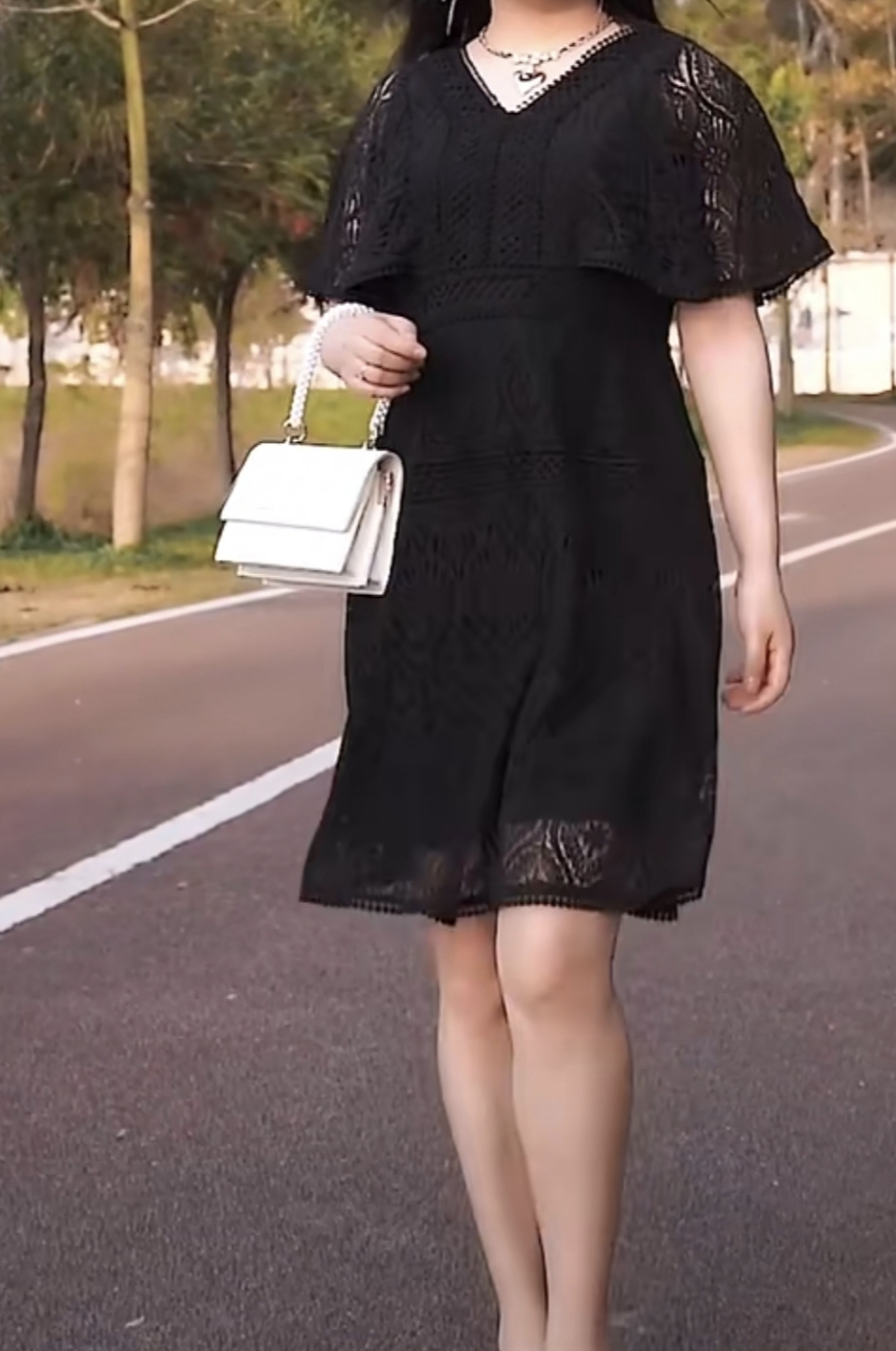 2295（001）大码女装胖MM法式显瘦遮肉蕾丝连衣裙短袖高腰小黑裙