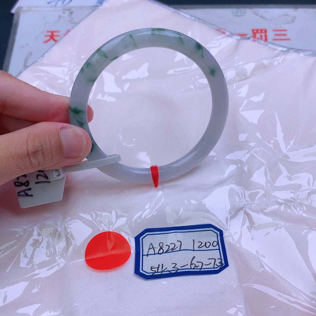 翡翠手镯未镶嵌我