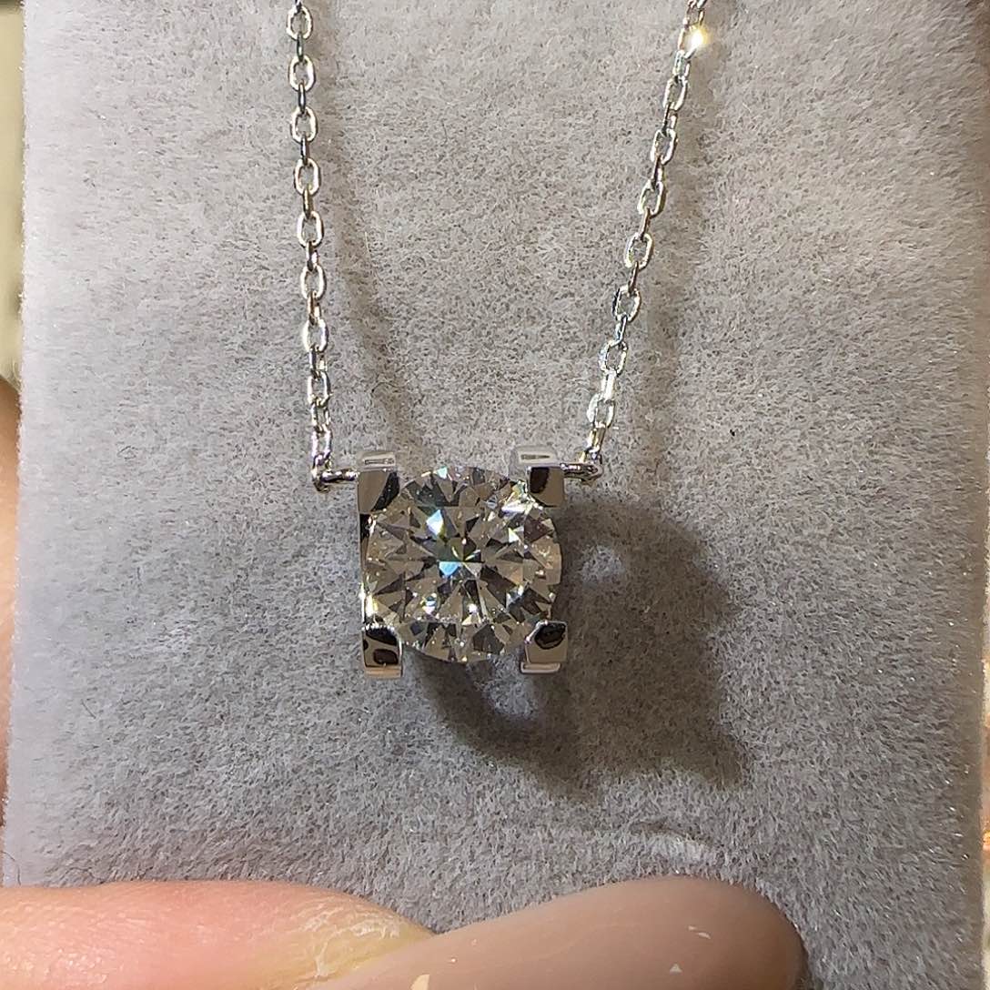 18K金镶嵌实验室培育钻石牛头项链1卡