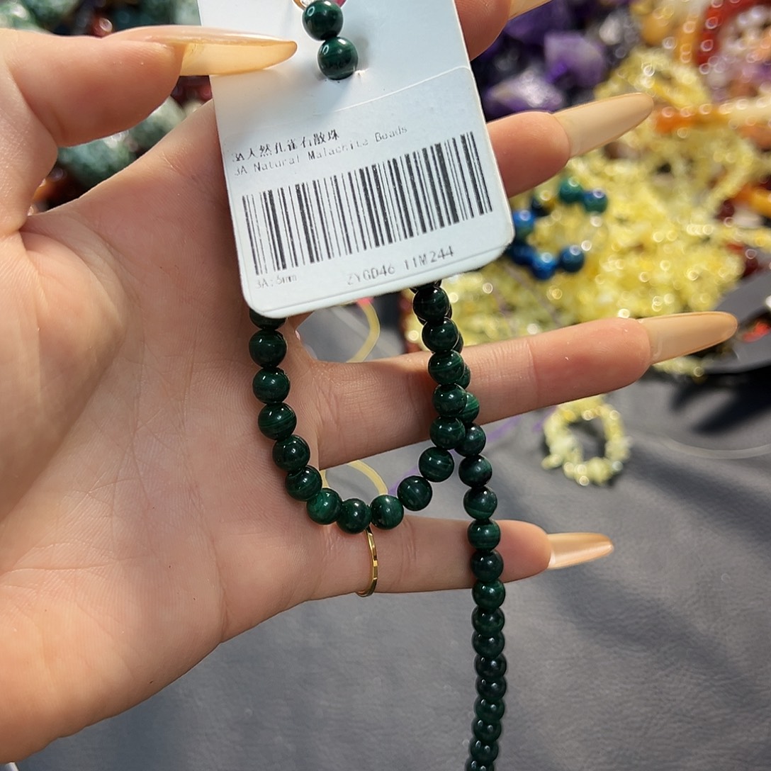 玛瑙/玉髓合金珠宝半成品卡6天然孔雀石。一条