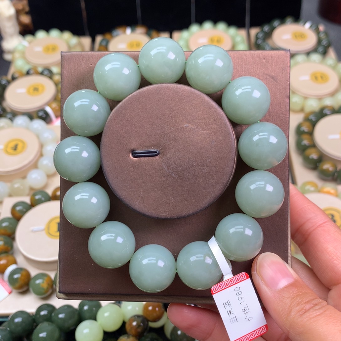 社***哥和田玉未镶嵌手链