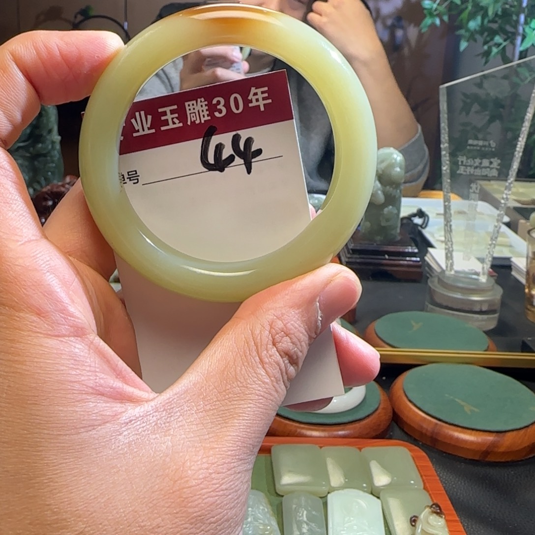 不***见和田玉未镶嵌颈饰
