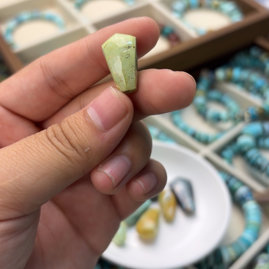 南红玛瑙未镶嵌绿松石