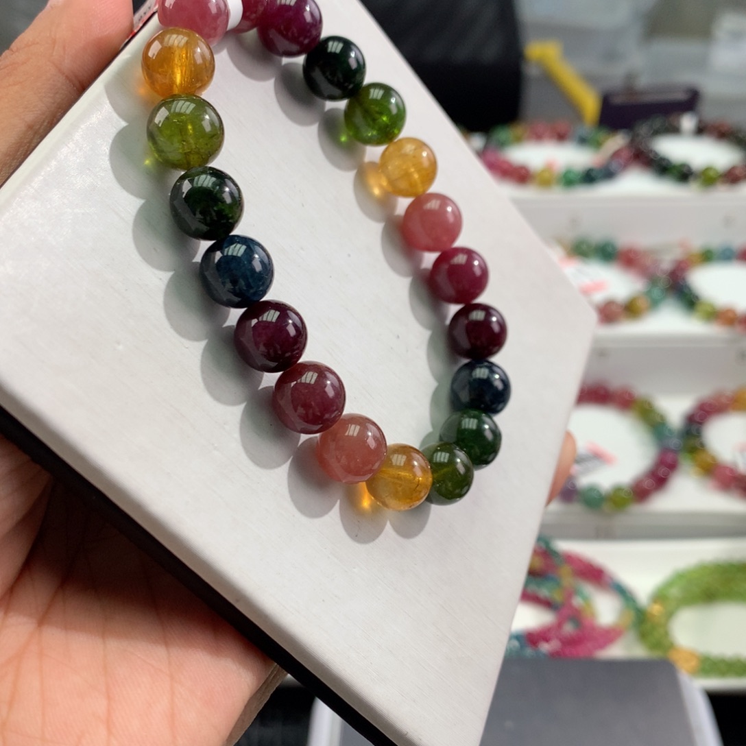 碧玺手链未镶嵌    9.8mmm。