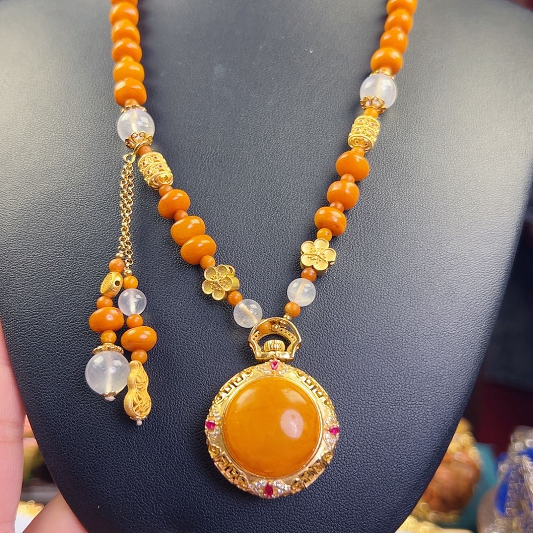 琥珀未镶嵌颈饰国风