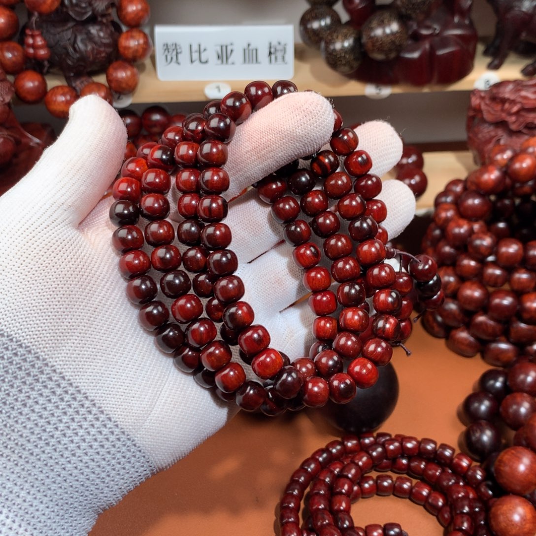 染料紫檀（血檀）8x9老型珠镇泥-鸡血红火焰纹黑漂红