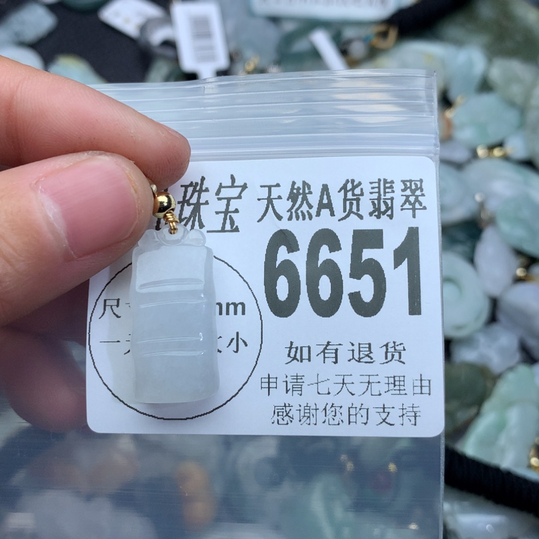 翡翠颈饰未镶嵌6651。