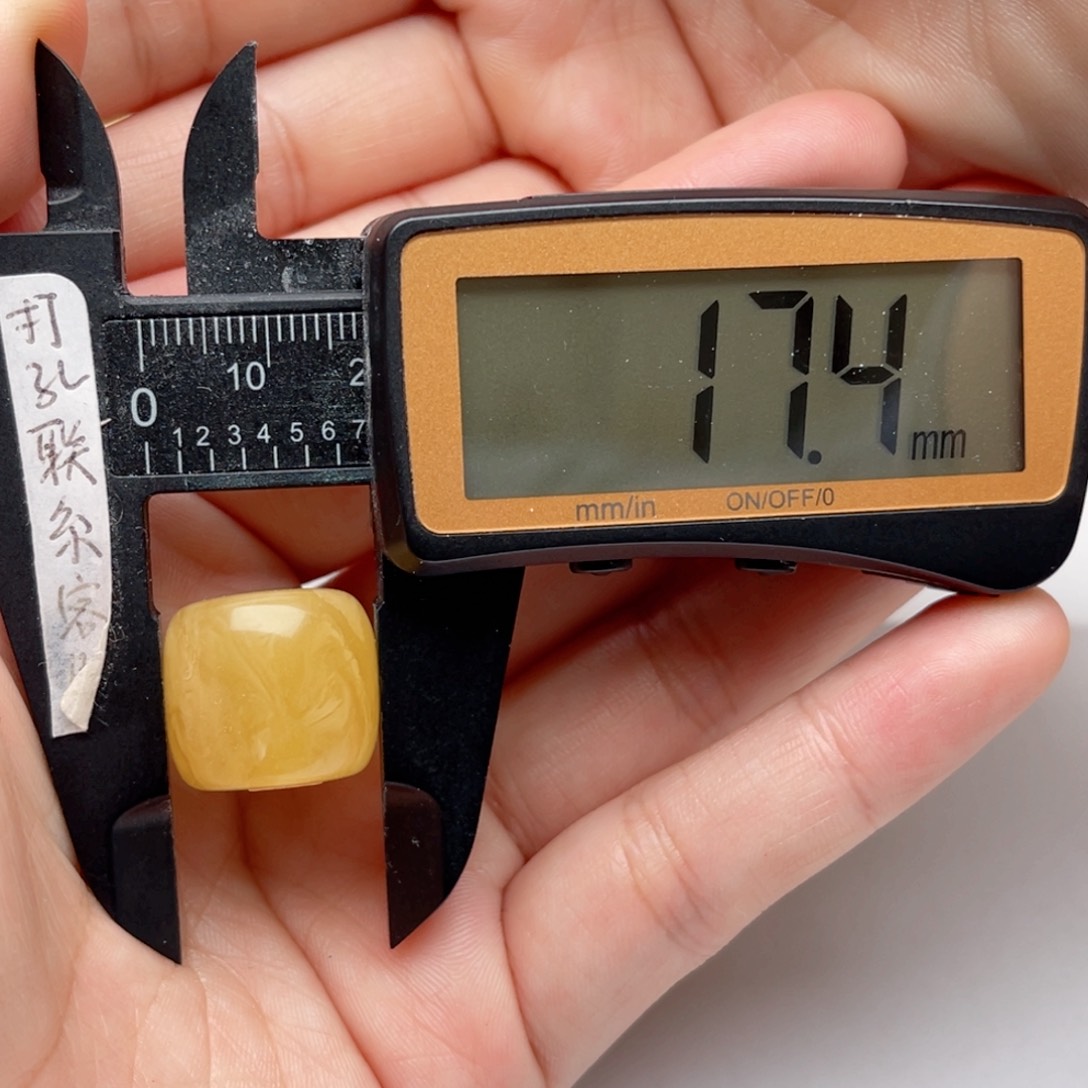 蜜蜡裸石未镶嵌蜜蜡老型梦微瑕