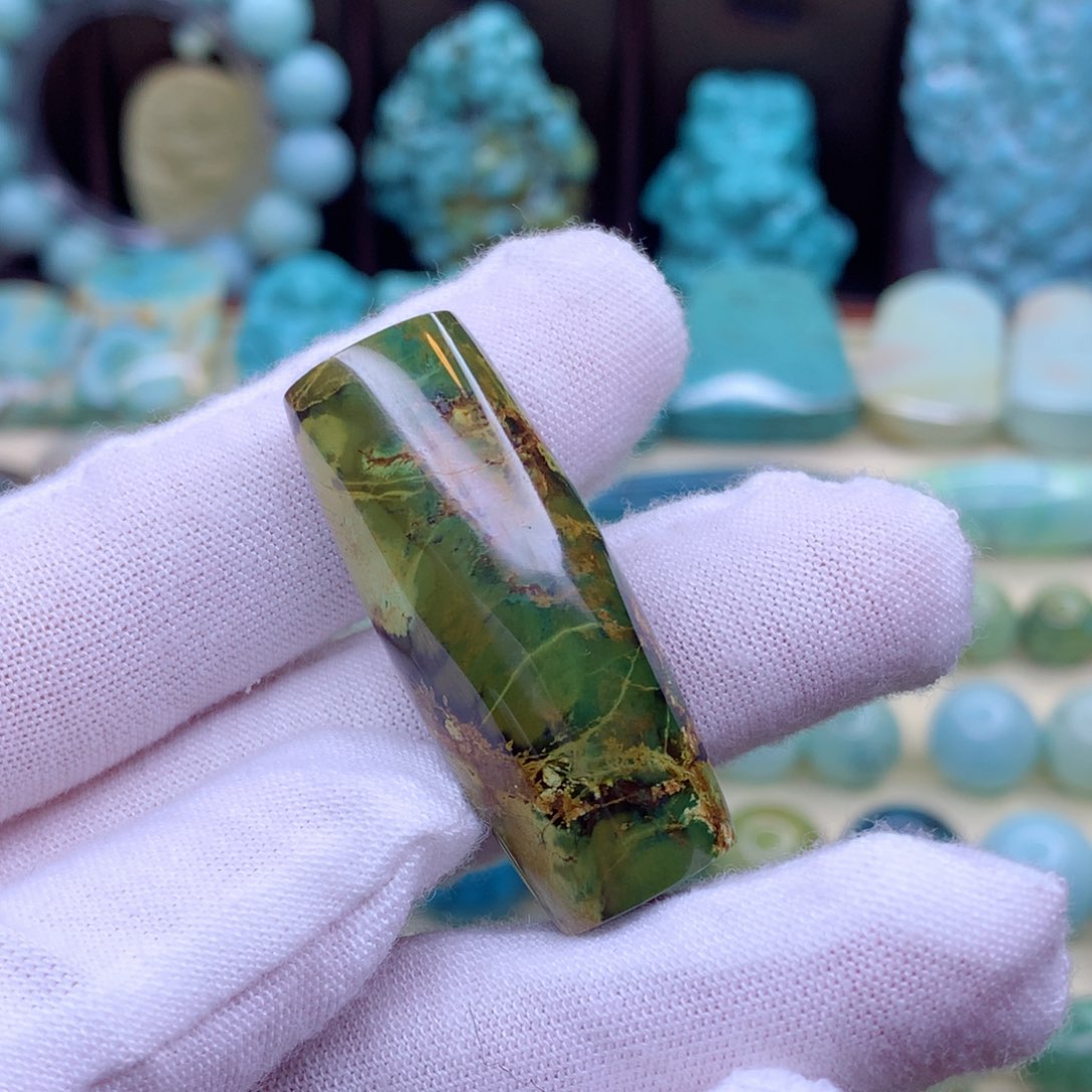 绿松石颈饰未镶嵌