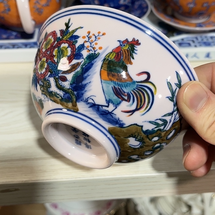 瓷片///////直径12.5厘米。红西西。