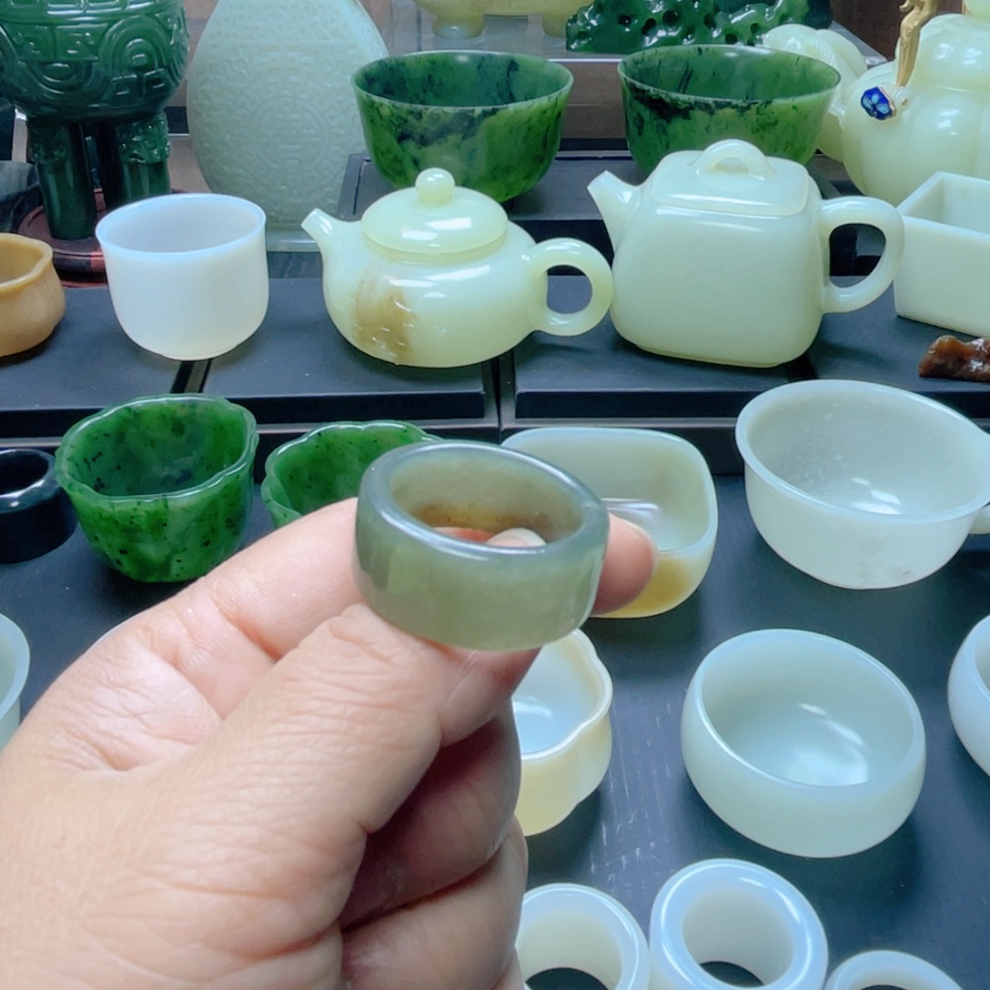 和田玉未镶嵌挂件不退换