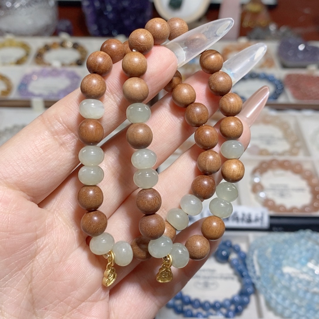 水晶手串未镶嵌老山檀