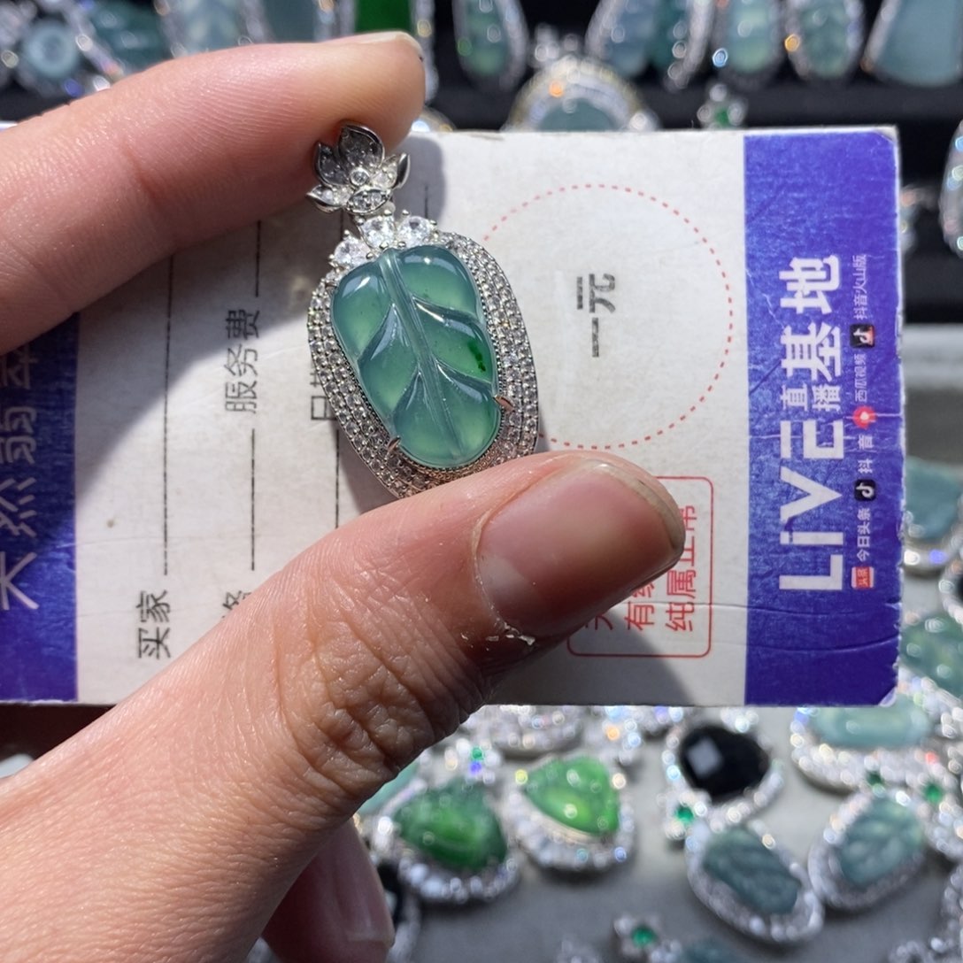 翡翠颈饰未镶嵌翡翠